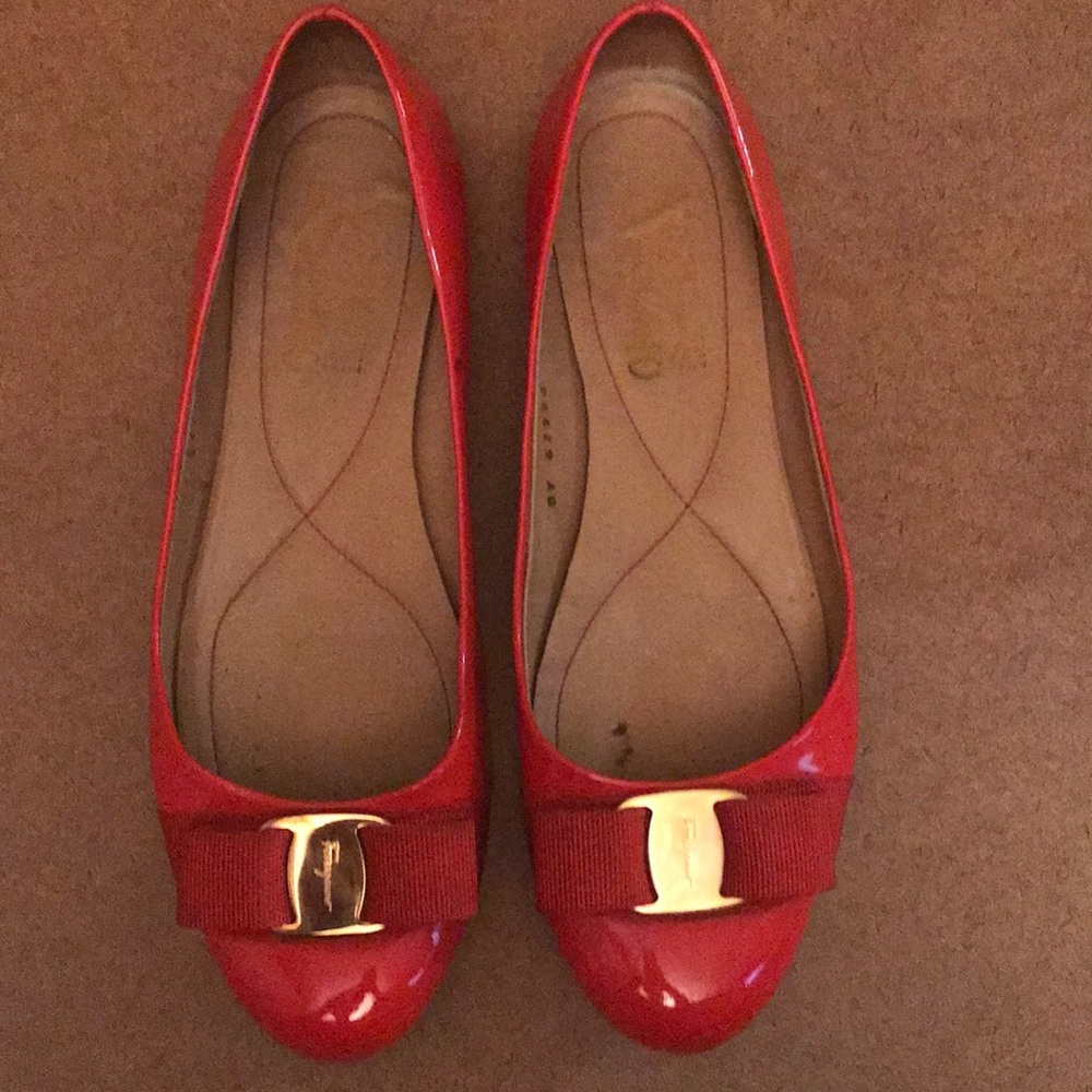 Auth. Ferragamo Red Patent Bow Flats Sz. 37.5